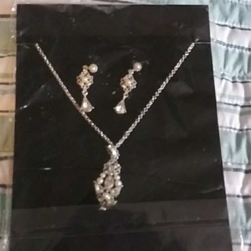 Beautiful. Jewlery set